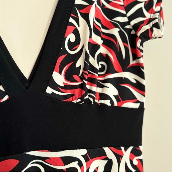 4/$10🎄 Vintage Y2K Black White & Red Swirl Dress w Cap Sleeve & Deep V-Neck - Picture 5 of 9